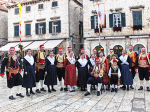 Dubrovaki primorski svatovi u Dubrovniku